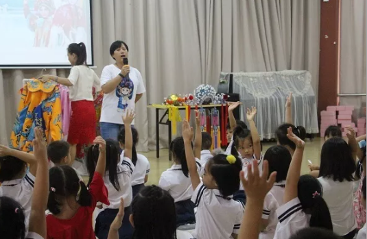 “戏曲进校园”活动走进深圳锦隆幼儿园， 让孩子们感受传统文化的魅力